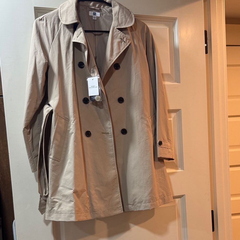 NWT Uniqlo girls  Light Beige Double-Breasted Trench Coat size 11-12